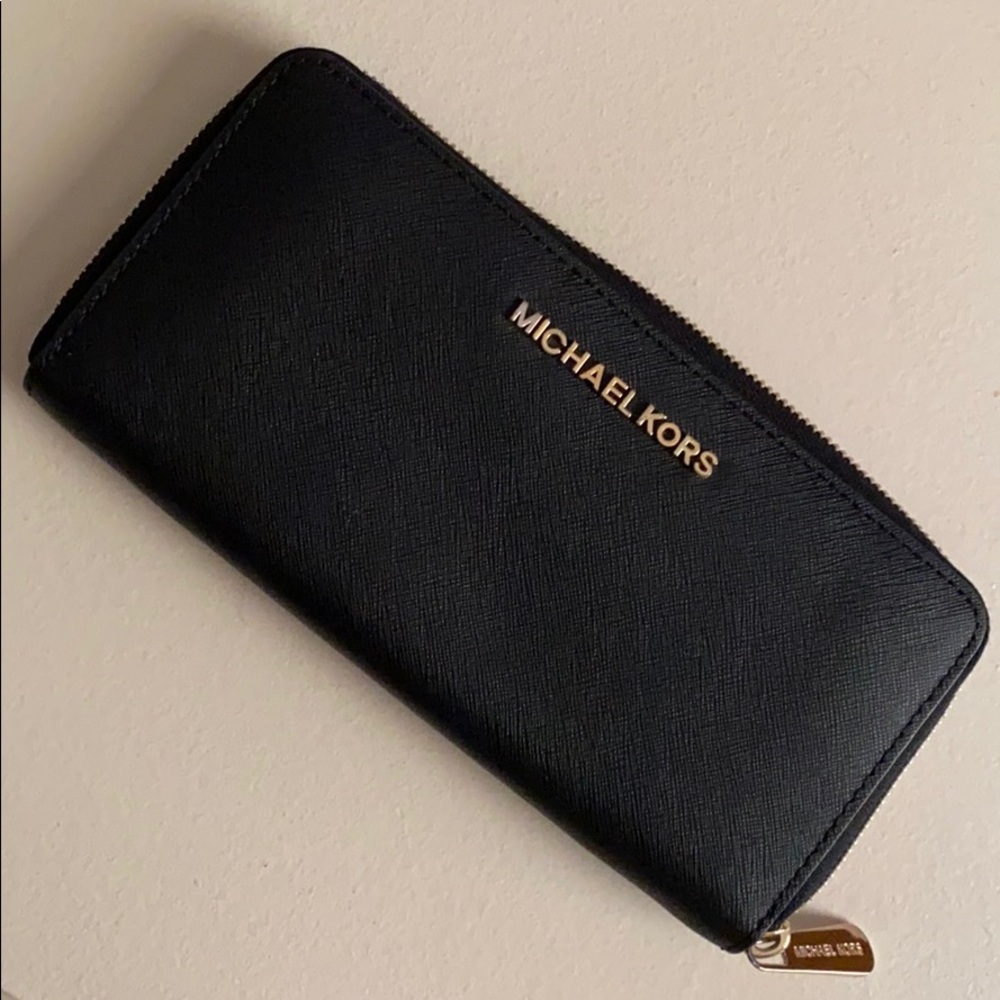 Michael Kors Zip Wallet